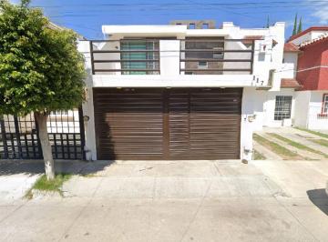 Casa de 3 habitaciones, León · Casa en Condado Plus Guanajuato, Cerca de Vias Rapidas, Parque, Plaza