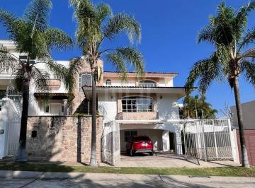 Casa en condominio de 3 habitaciones, Zapopan · Casa en Venta en Bugambilias 2da Sección