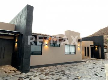 Casa · 550m² · 4 Recámaras · 4 Estacionamientos · Casa en Venta - (4)