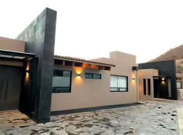 Casa · 550m² · 4 Recámaras · 4 Estacionamientos · Casa en Venta - (4)