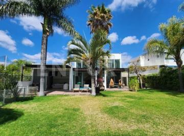 Casa · 330m² · 3 Recámaras · 5 Estacionamientos · Casa en Venta, Vista Al Campo de Golf, Villas del Mesón, Juriquilla, Querétaro.