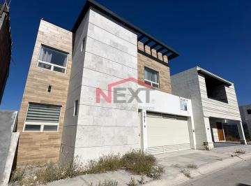 Foto principal · Casa en Venta con Alberca en La Escondida
