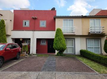 Casa · 140m² · 3 Recámaras · 2 Estacionamientos · Casa en Renta en Villa Toscana Toluca, 3 Recámaras, Cerca del Aeropuerto de Toluca