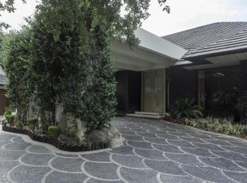 Casa de 4 habitaciones, San Pedro Garza García · Casa en Venta en San Patricio – Una Propiedad Única en Su Tipo