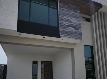 Casa · 4 Recámaras · 2 Estacionamientos · Casa en Fraccionamiento Seterra Residencial