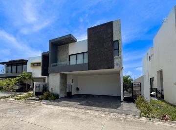 Casa · 274m² · 3 Recámaras · 2 Estacionamientos · Casa con Alberca en Venta en Punta Tiburon