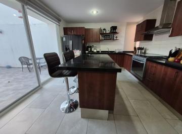 Casa · 170m² · 3 Recámaras · 2 Estacionamientos · Casa en Venta en Fraccionamiento Alto Lago Residencial