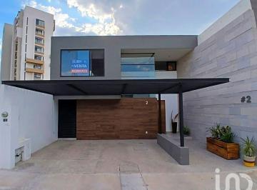 Casa · 206m² · 3 Recámaras · 3 Estacionamientos · Casa en Venta / Horizontes II