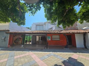 ee837bc1b23f4cff82d1439859ba3546be3e5c37c619d11e48044eacf6c346b3 · Casa con Local Comercial en Venta Enfrente del Crucero de Las Brisas