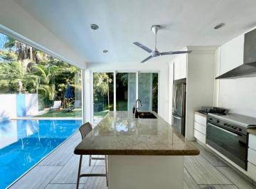 Casa · 300m² · 4 Recámaras · 2 Estacionamientos · Casa 4 Recámaras en Renta Club Real Playacar Playa del Carmen | con Alberca Privada