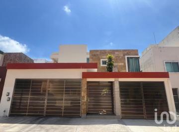 Casa · 345m² · 3 Recámaras · 3 Estacionamientos · Casa en La Sm.12