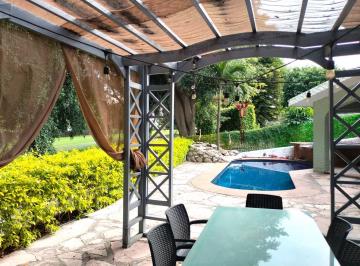 Casa · 280m² · 4 Recámaras · 6 Estacionamientos · Casa en Venta o Renta en Lomas de Cocoyoc