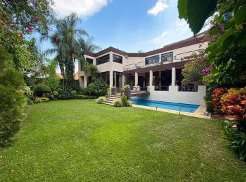 Casa · 470m² · 4 Recámaras · 2 Estacionamientos · Casa Residencial en Venta en Cuernavaca con Alberca Privada en Palmira
