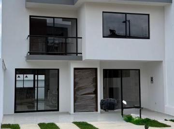 Casa · 225m² · 4 Recámaras · 2 Estacionamientos · Casa en Venta en Fraccionamiento La Finca, con Recámara en Planta Baja. Xalapa, Ver.