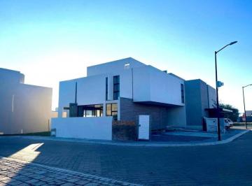 4e90f3dbab32c85c8d88a276a29016290bd4f37b9c8f8d11d16ac88624f82cf5 · Venta/renta de Casa en Lomas del Campanario Privada Santa Oliva. 3