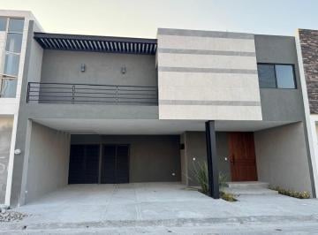 Casa · 277m² · 3 Recámaras · 2 Estacionamientos · Venta de Casa en Saltillo Coahuila Norte