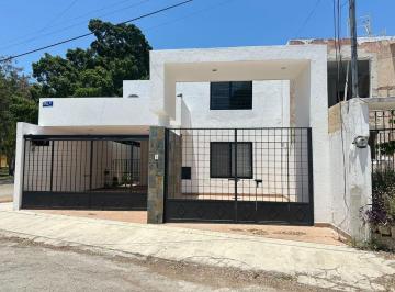 Casa de 3 habitaciones, Mérida · Casa en Renta de Esquina en Montereal (Dentro de La Ciudad)
