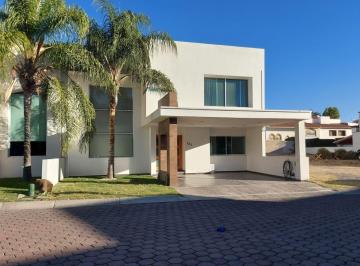 Casa en condominio · 450m² · 3 Recámaras · 2 Estacionamientos · Casa en Renta en Rinconada de Los Alamos