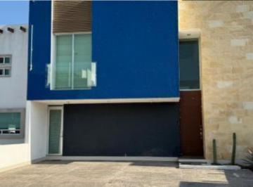 Casa · 309m² · 4 Recámaras · 3 Estacionamientos · Casa en Venta en El Refugio