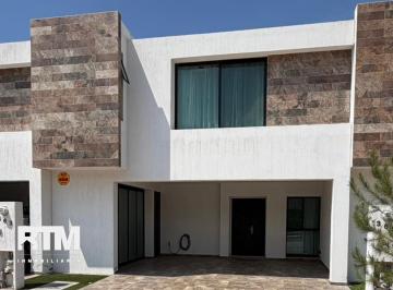 Casa · 212m² · 3 Recámaras · 2 Estacionamientos · Casa en Venta en Privada Torino, Fraccionamiento Catara