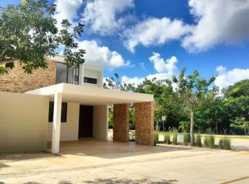 1 · Casa 3 Recamaras en Esquina, en Privada con Amenidades a La Venta
