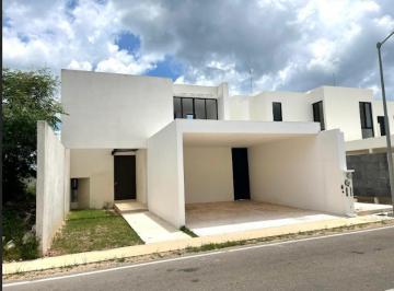 1 · Casa en Venta en Privada con Amenidades, Merida
