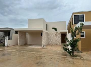 1 · Casa Recien Construida en Privada a La Venta
