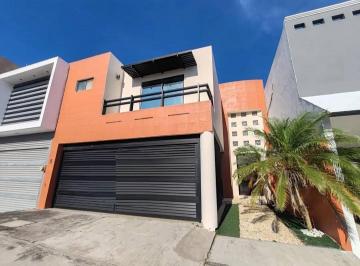 Casa · 320m² · 3 Recámaras · 2 Estacionamientos · Venta de Casa en Residencial Lomas Residencial