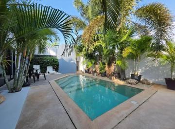 1 · Casa en Venta de un Piso y Paneles en Conkal