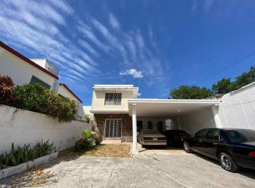 1 · Casa en Venta Sobre Av Cupules, Mérida, Yucatán