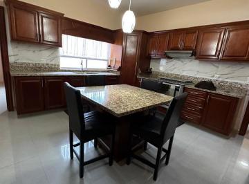 Casa · 378m² · 4 Recámaras · 2 Estacionamientos · Casa en Venta, Fracc San Patricio