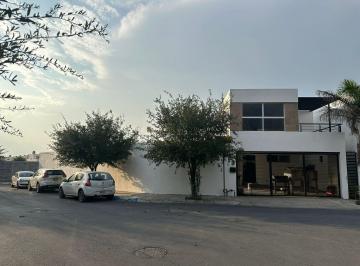 Casa · 190m² · 3 Recámaras · 6 Estacionamientos · Casa en Renta en Esquina Valle de Cumbres Cerca del Muguerza Cumbres