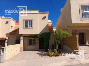 Casa · 104m² · 3 Recámaras · 1 Estacionamiento · Casa en Fraccionamiento Hacienda Isabella