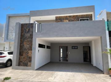 Casa · 196m² · 3 Recámaras · Casa con Habitación en Planta Baja | Lomas de La Rioja