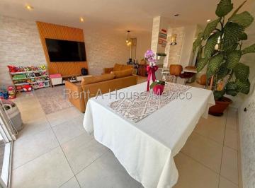 Casa · 135m² · 3 Recámaras · 2 Estacionamientos · Zakia Casa con Terreno Excedente, Paneles Solares y Mejoras en Acabados en Venta Rah2865