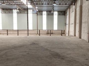 Bodega comercial · 1100m² · 9 Estacionamientos · Bodega Comercial en Renta