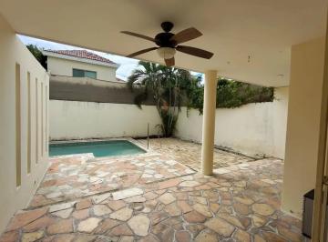 1 · En Venta Casa con Alberca Ubicada en Residencial Montecristo, Merida