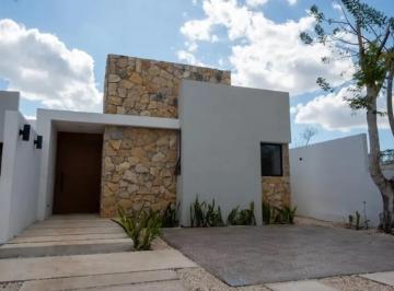 1 · En Venta Casa de Una Planta con Alberca Al Norte de Mérida