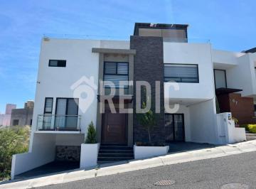 Casa de 3 habitaciones, El Marqués · Casa en Renta en Zibatá con Roof Garden