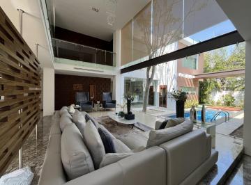Casa en condominio · 550m² · 3 Recámaras · 3 Estacionamientos · Residencia en Privada Dentro del Yucatán Country Cllub