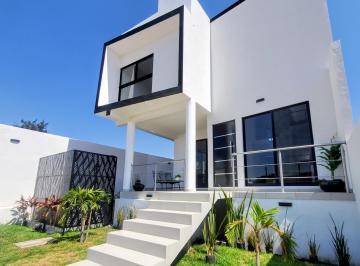 Casa de 4 habitaciones, Cuernavaca · Casa en Fraccionamiento en Lomas de Cortés Cuernavaca
