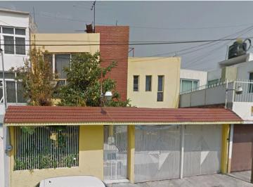 Casa de 3 habitaciones, Iztacalco · Casa en Iztacalco, con Patio, Cerca de Deportivo, Escuela, Parque, Hospital y Vias Rapidas.
