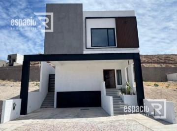 Casa · 217m² · 3 Recámaras · 2 Estacionamientos · Casa en Venta en Altozano
