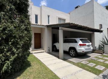 Casa · 245m² · 3 Recámaras · 2 Estacionamientos · Casa en Esquina en Venta en Fraccionamiento Quetzalcóatl Recta a Cholula