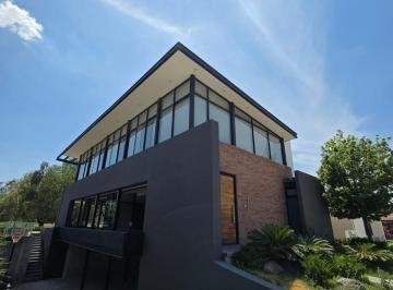 Casa · 568m² · Casa en Venta en Club de Golf La Hacienda