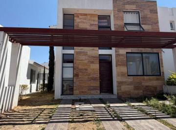 Casa · 4 Recámaras · 2 Estacionamientos · Casa en Condominio Residencial Las Plazas