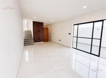 Casa · 175m² · 3 Recámaras · 2 Estacionamientos · Casa Enfrente del Área Verde | Lomas de La Rioja