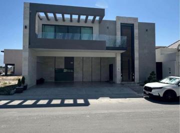 Casa de 3 habitaciones, Saltillo · Casa en Venta en Saltillo