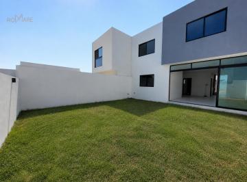 Casa · 237m² · 3 Recámaras · 2 Estacionamientos · Casa con Amplio Jardín | Lomas de La Rioja