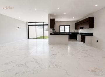 Casa · 237m² · 3 Recámaras · 2 Estacionamientos · Casa con Amplio Jardín | Lomas de La Rioja